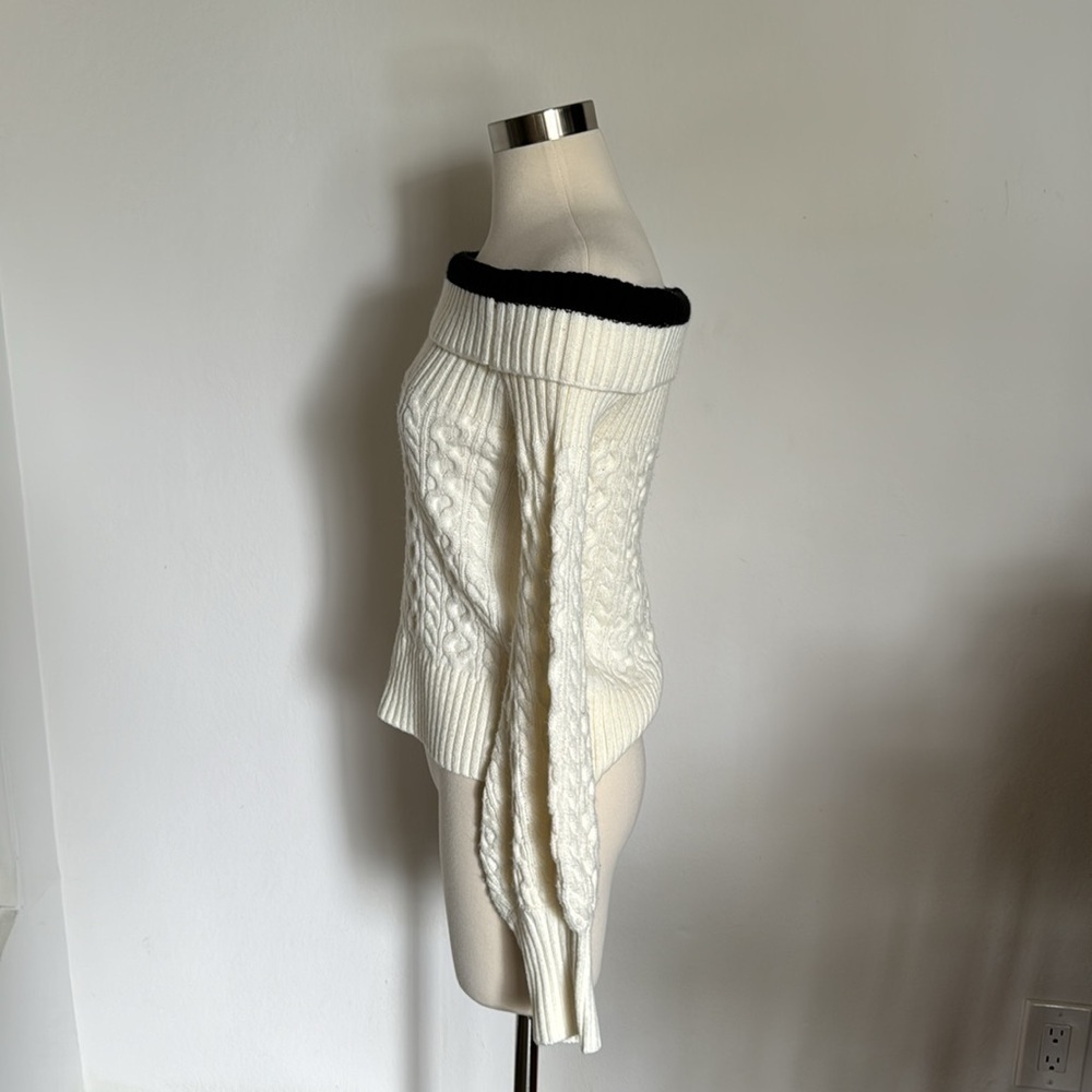 Posh Sweater - Picture 2 of 5